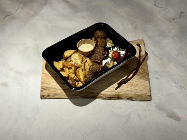 griekse-keftedakia-met-thijm-knoflook-en-griekse-grill-groenten.jpg