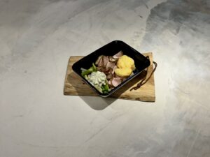 kip-met-chimichurri-kruiden-wedges-en-groentenmix.jpg