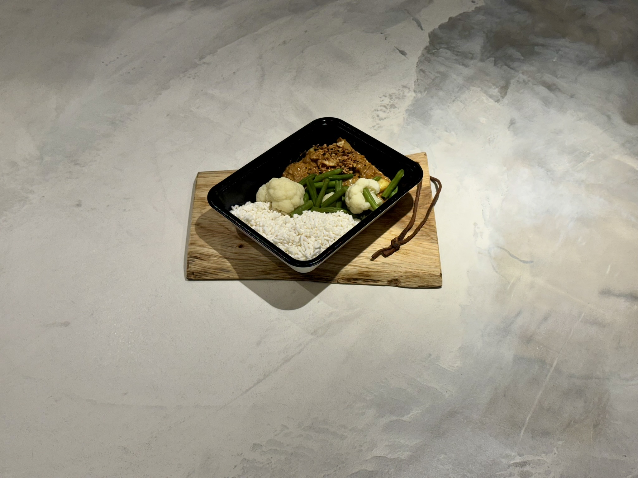massaman-curry-met-kip-en-witte-rijst.jpg