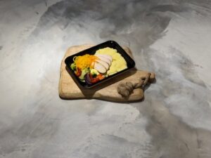 puree-met-kip-in-oosterse-saus-en-groenten-uit-het-seizoen.jpg