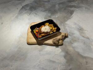 puree-met-schnitzel-pepersaus-en-groente-mix.jpg