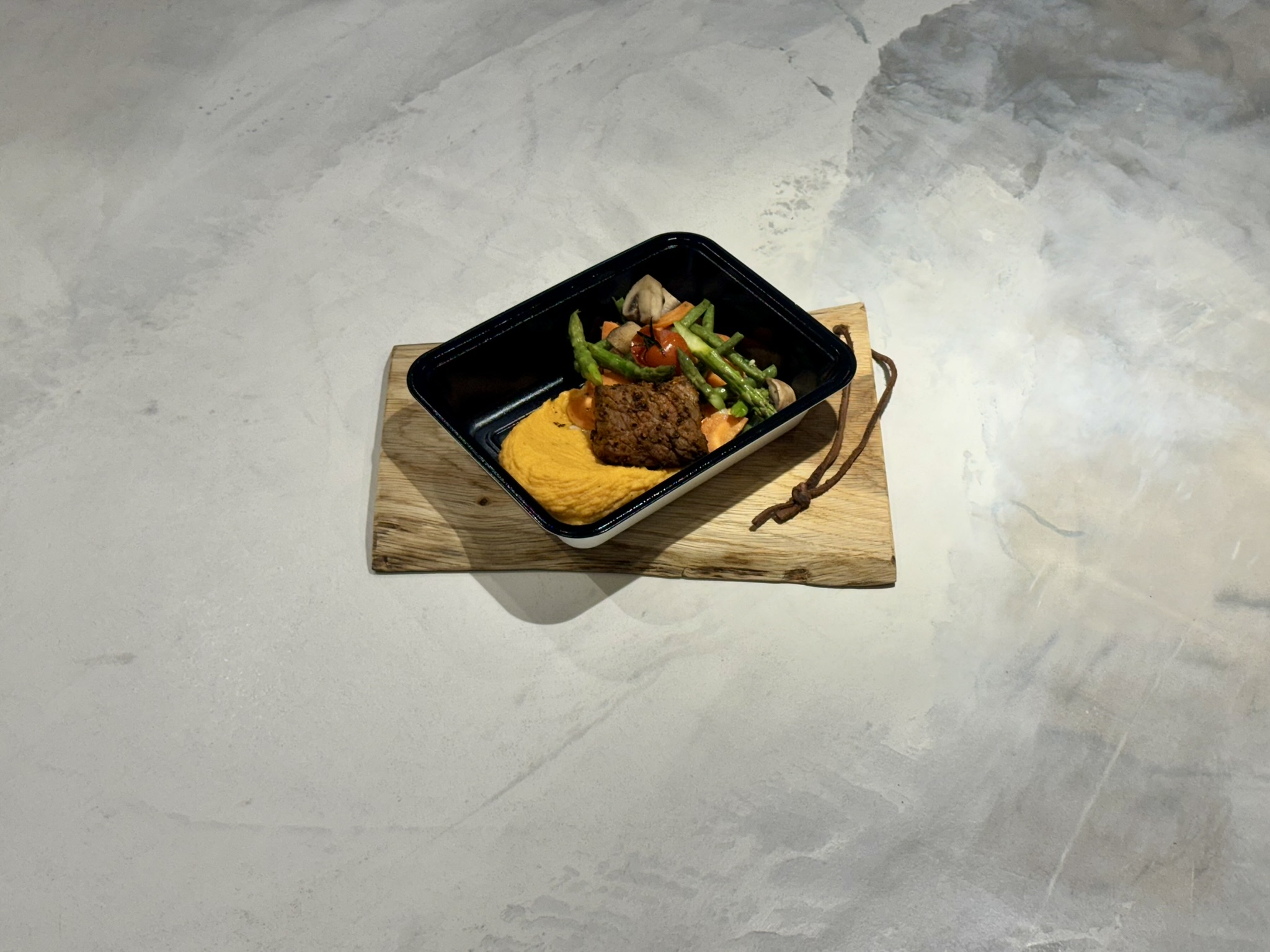 steak-met-zoete-aardappelpuree-en-groente.jpg